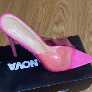 hot pink pumps
